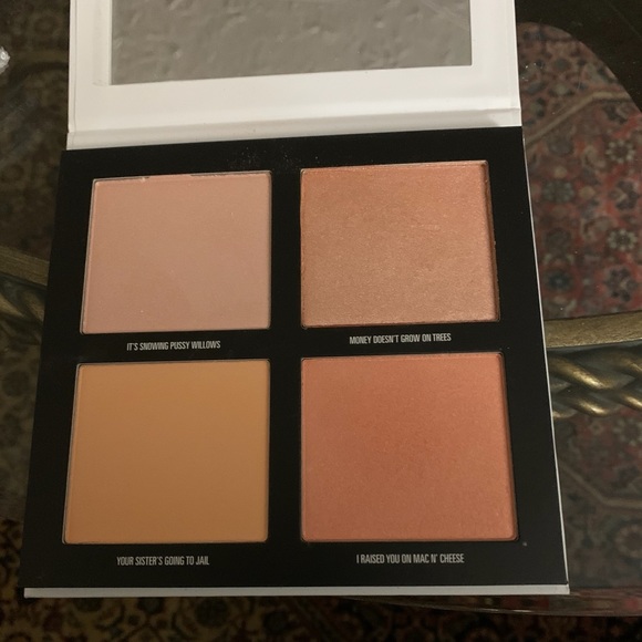 🎊🎉Host Pick🎉🎉Kylie’s - Kris / Face Pallette - Picture 8 of 8